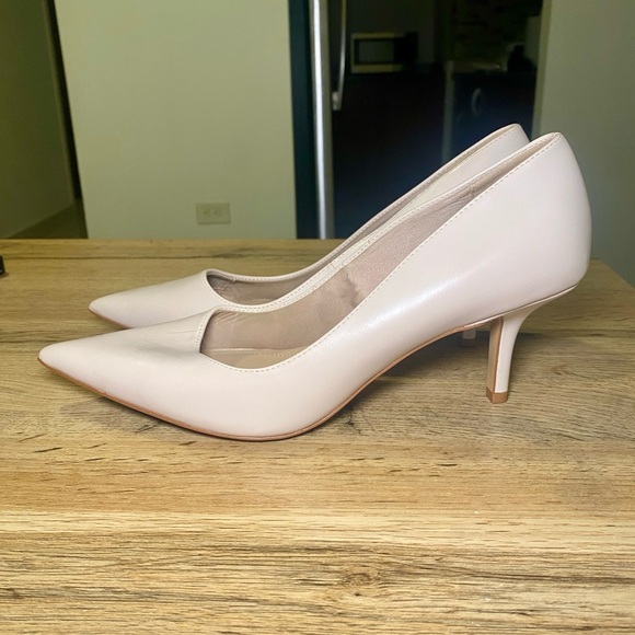 H&M Nude Kitten Heels – Size 9 US / Color Nude/ Like New - Picture 1 of 4